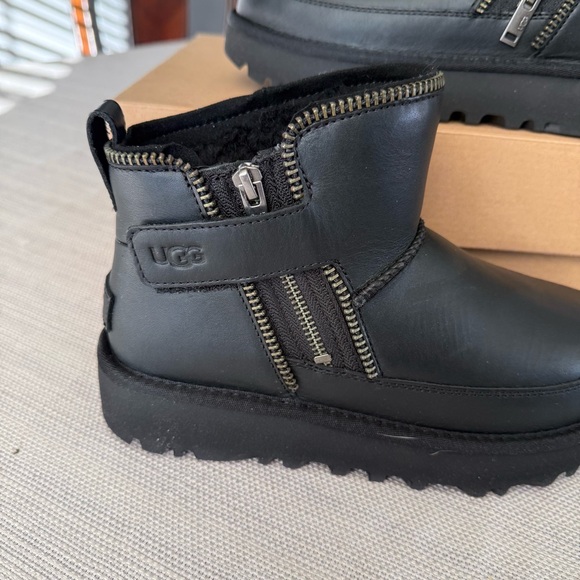 UGG CLASSIC LEATHER MINI MOTO BOOT - Picture 3 of 11